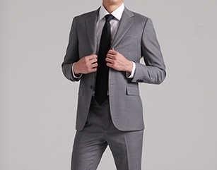灰色商務(wù)西裝